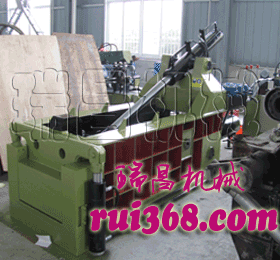 廢鋼壓塊機(jī)手動操作工作視頻